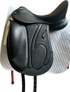 Harry Dabbs Platinum Mariella Dressage Saddle 18". MW monoflap