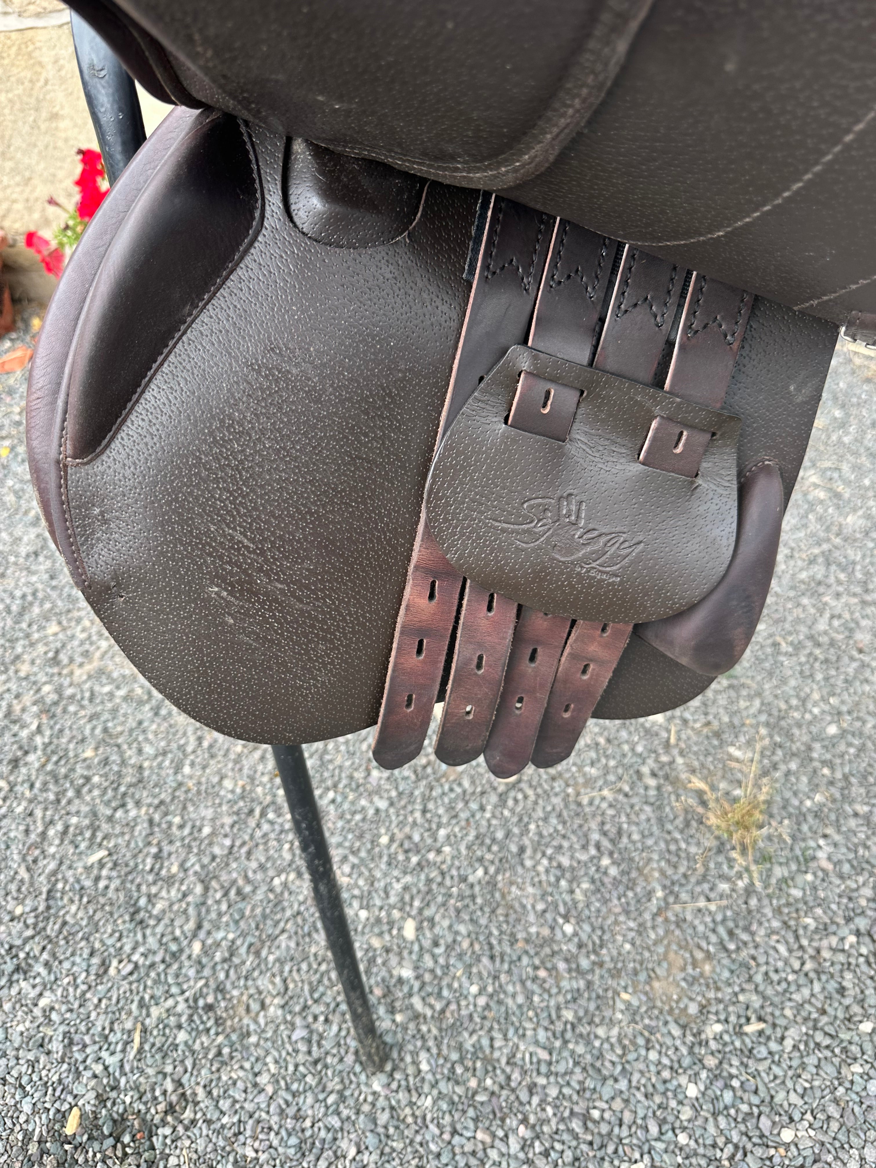 Equipe Synergy Jump Saddle 17.5” +2.5 width Brown used