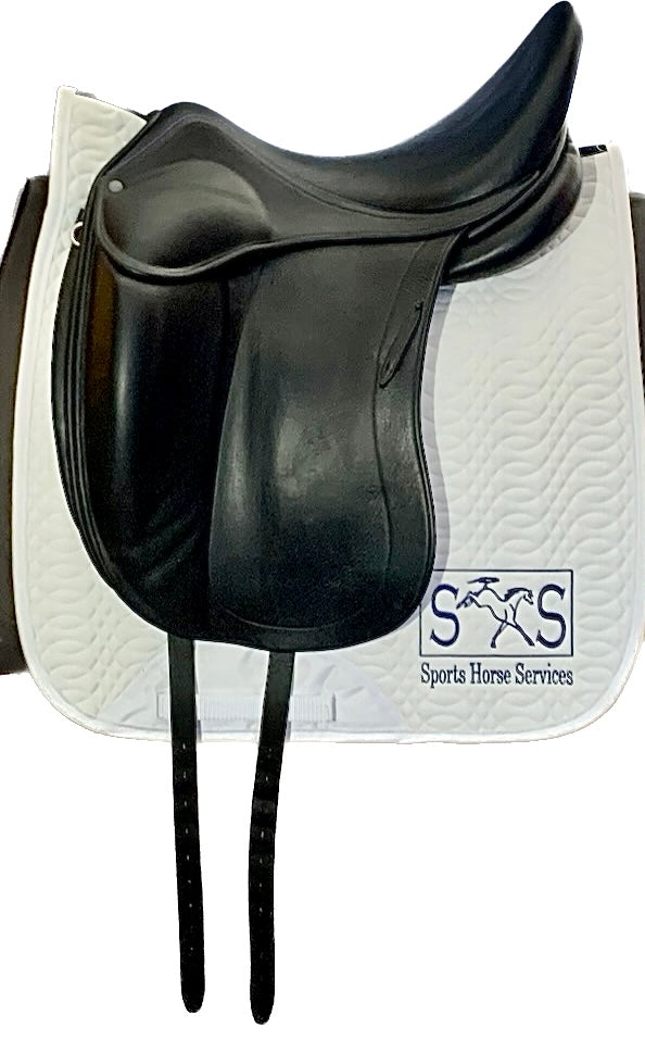 Childeric DGP Monoflap Dressage Saddle 18" L In excellent condition USED