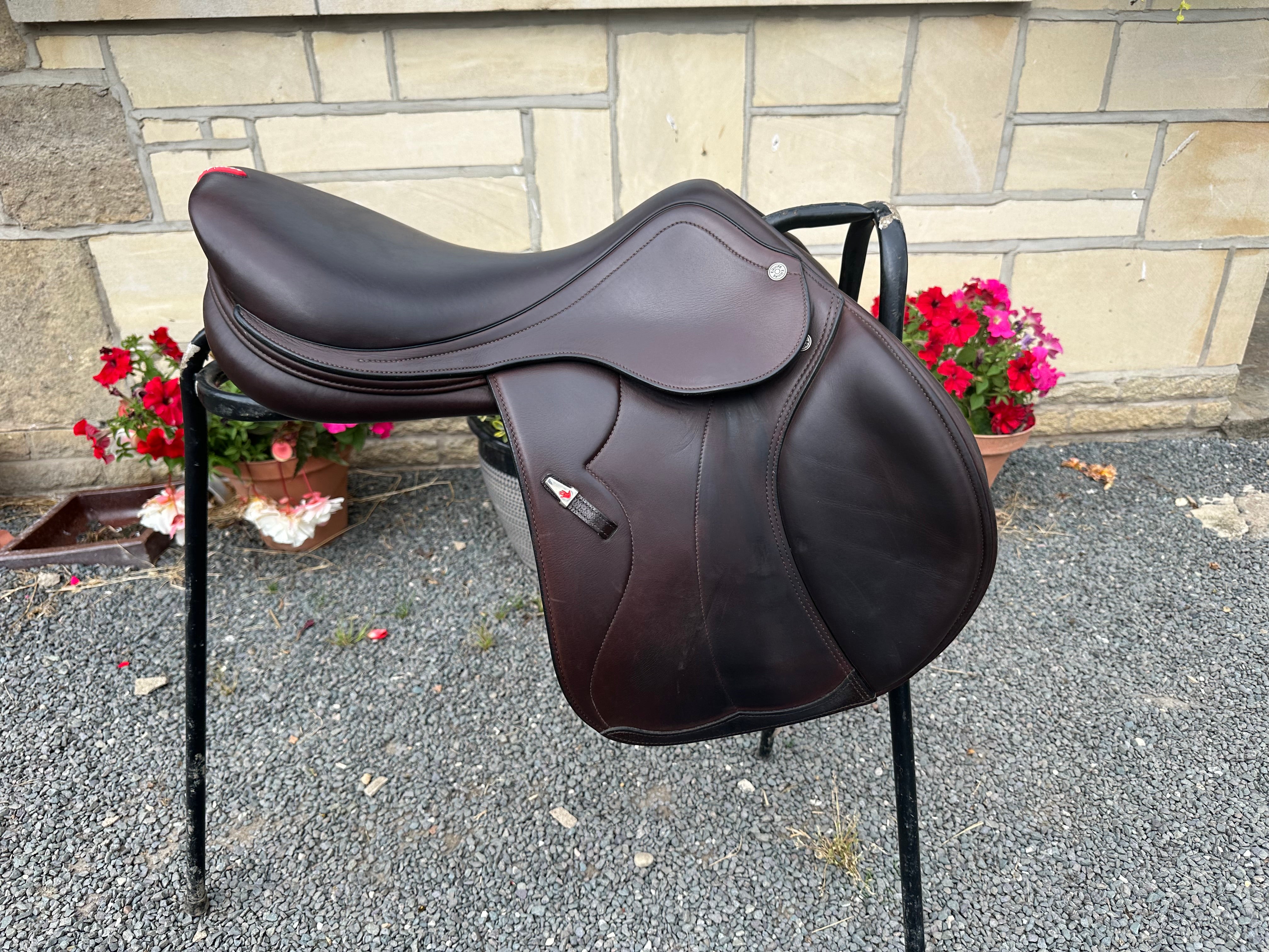 Equipe Synergy Jump Saddle 17.5” +2.5 width Brown used