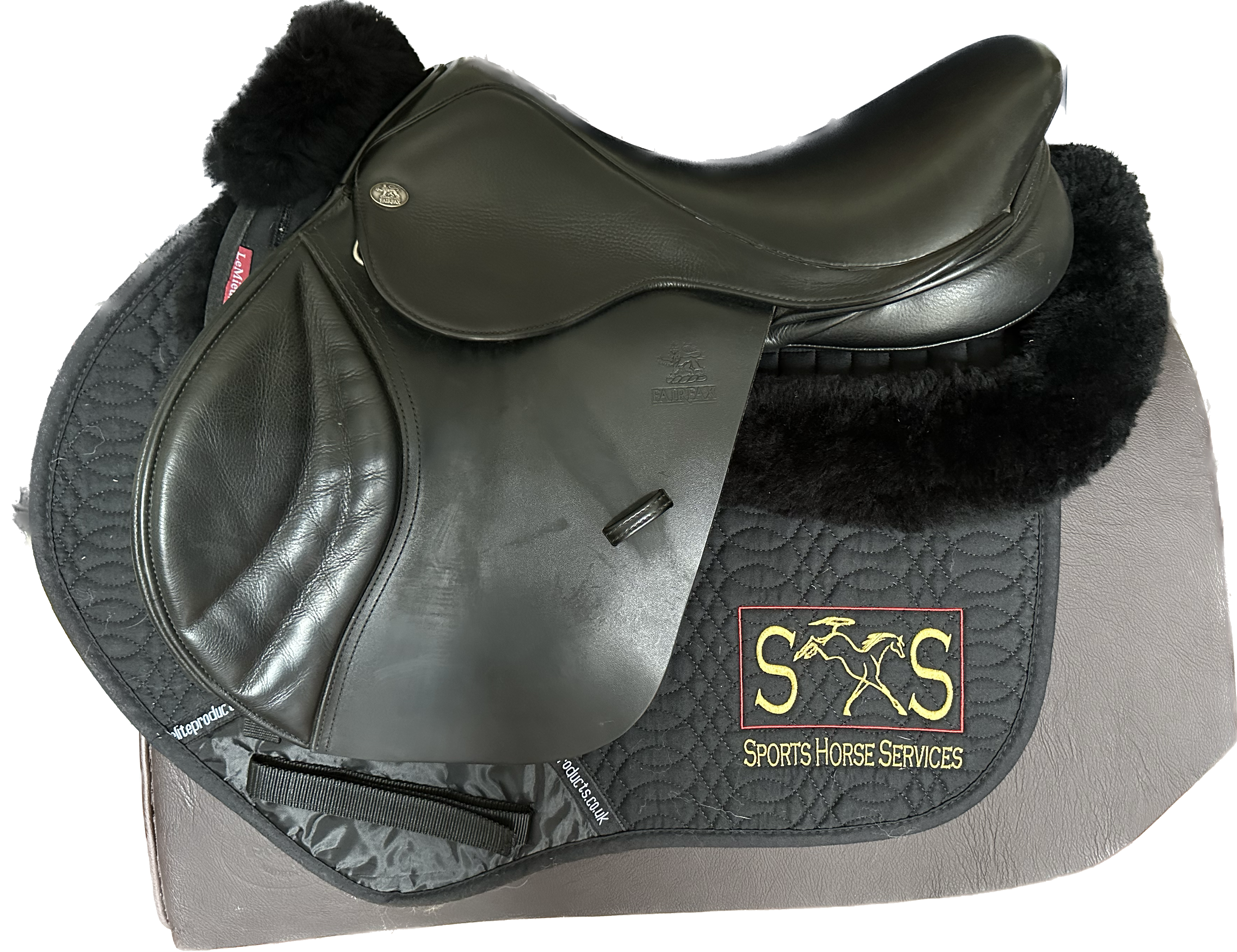 Fairfax Classic Jump Saddle 17 "  Black - In excellent condition USED